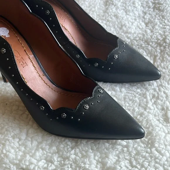 COACH Tea Rose Heels - Picture 2 of 12